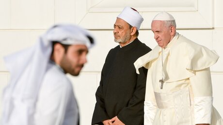 Ahmad al-Tayyeb, Großscheich der al-Azhar-Universität, und Papst Franziskus (Archiv) / © Vatican Media (KNA)