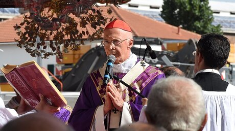 Angelo Kardinal Bagnasco, Erzbischof von Genua, während der Gedenkveranstaltung / © Tano Pecoraro (dpa)