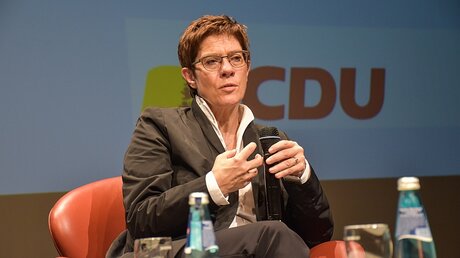 Annegret Kramp-Karrenbauer, Bundesvorsitzende der CDU / © Christopher Beschnitt (KNA)