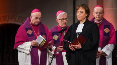 Annette Kurschus mit katholischen Bischöfen (Archiv) / © Harald Oppitz (KNA)