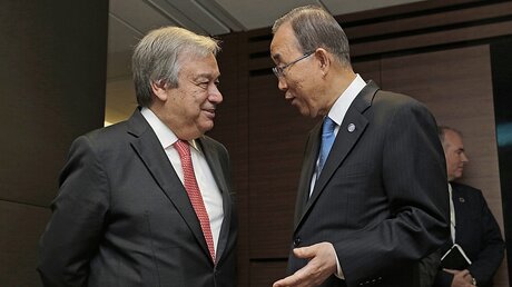 Der eine kommt, der andere geht: António Guterres (l.) und Ban Ki-moon / © Evan Schneider/Un Photo/Handover (dpa)