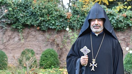 Archimandrit Serovpe Isakhanyan, Bischof der armenisch-apostolischen Kirche in Deutschland / © Elisabeth Schomaker (KNA)