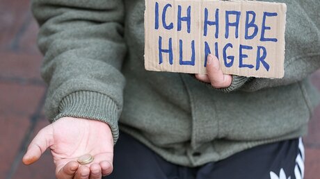 Hilfesuchend, Armut in Deutschland / © Friso Gentsch (dpa)