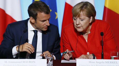 Macron und Merkel beim Migrationsgipfel  / © Francois Mori (dpa)