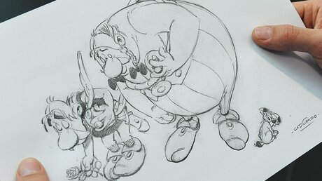 Zeichnung von Albert Uderzo mit Asterix und Obelix / © Elisabeth Schomaker (KNA)