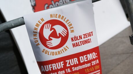Aufnehmen, hierbleiben, Solidarität - Köln zeigt Haltung! / © Dominik Becker (DR)