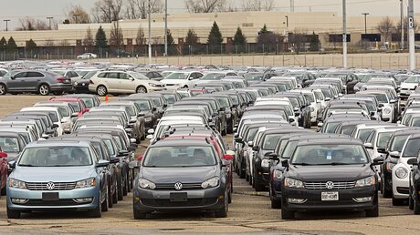 Schallenberg: "Autoindustrie muss alles offenlegen" / © Jim West (dpa)