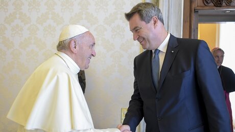 Bayerns Ministerpräsident im Vatikan / © Vatican Media (dpa)