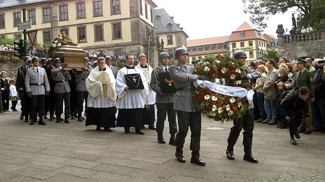 Beisetzung des Fuldaer Erzbischof Johannes Dyba am 28. Juli 2000 (KNA)