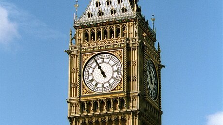 Elizabeth Tower und Turmuhr des Westminster-Palastes in London / © Barbara Beyer (KNA)