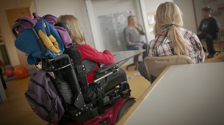 Behinderte und nicht behinderte Schüler im Unterricht (dpa)