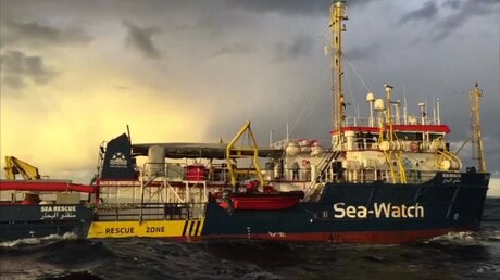 Bischöfe von Malta bitten um Unterstützung des Rettungsschiffes "Sea Watch" (Reuters)