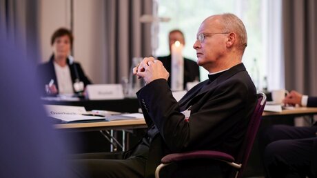 Bischof Franz-Josef Overbeck / © Andreas Oertzen (KNA)