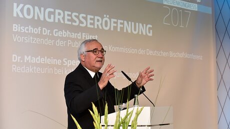 Bischof Gebhard Fürst auf Katholischem Medienkongress / © Harald Oppitz (KNA)