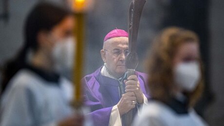 Bischof Genn beim Adveniat-Eröffnungsgottesdienst / © David Inderlied (dpa)