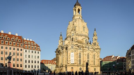 Blick auf die wiederaufgebaute Frauenkirche in Dresden / © Julia Steinbrecht (KNA)