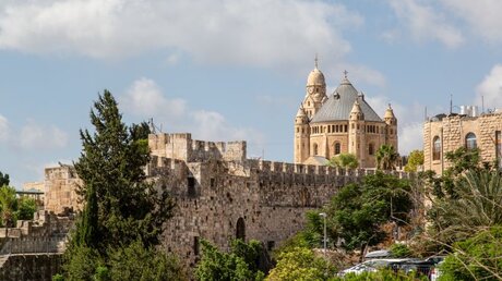 Blick auf die Türme der Dormitio-Abtei am 23. September 2021 in Jerusalem / © Andrea Krogmann (KNA)