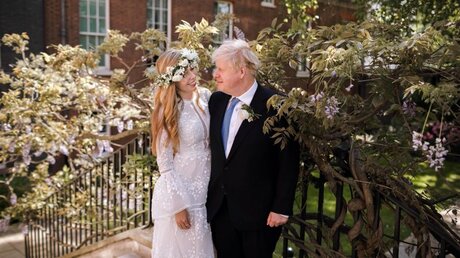 Britischer Premierminister hat geheiratet: Boris Johnson und Carrie Johnson / © Rebecca Fulton/Downing Street/PA Media (dpa)