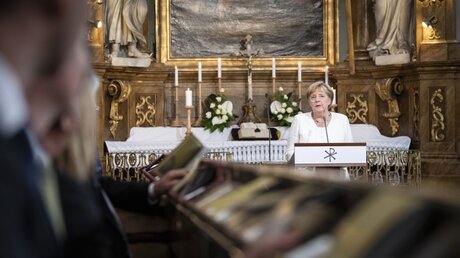 Bundeskanzlerin Angela Merkel hält eine Ansprache in der Evangelischen Kirche von Sopron / © Guido Bergmann/Bundesregierung (dpa)