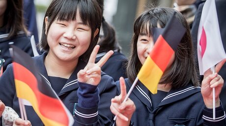 Japaner freuen sich auf Besuch Kardinal Woelkis / © Michael Kappeler (dpa)