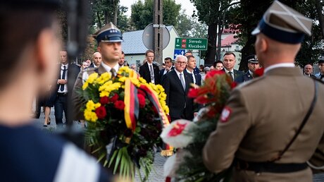 Bundespräsident Steinmeier beim Gedenken an den Beginn des 2. Weltkrieges in Polen  / © Bernd von Jutrczenka (dpa)