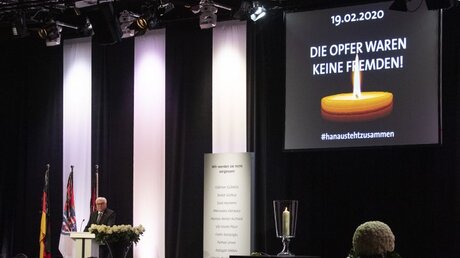 Bundespräsident Steinmeier spricht bei der Gedenkfeier für die Opfer von Hanau / © Boris Roessler (dpa)