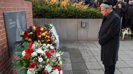 Bundespräsident Gauck gedenkt Pogrom-Opfer / © Patrick Pleul (dpa)