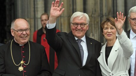 Dompropst Bachner, Bundespräsident Steinmeier und seine Frau Elke Büdenbender / © Henning Kaiser (dpa)