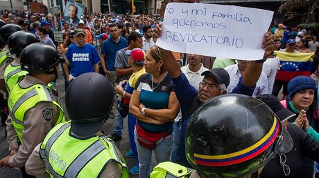 Protestierende in Caracas / © Miguel Gutierrez (dpa)