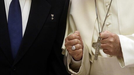 Raul Castro und Papst Franziskus (dpa)