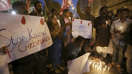 Christen protestieren gegen Terroristen / © Fareed Khan (dpa)