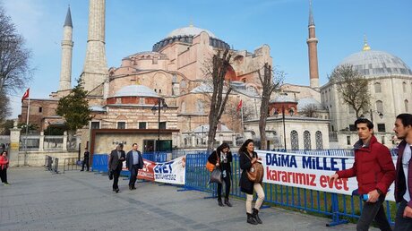 Die Hagia Sophia in Istanbul sieht im Wahlkampf wenige Touristen / © Schlegelmilch (DR)