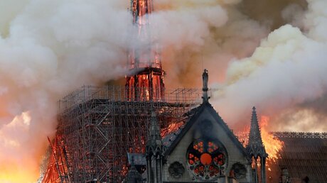 Dachstuhl von Notre Dame in Flammen / © Benoit Tessier (Reuters)