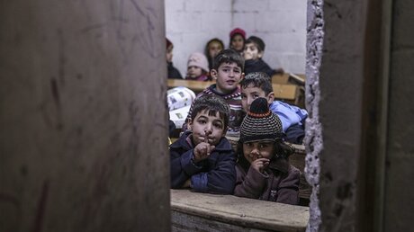 Kinder im syrischen Damaskus / © Mohammed Badra (dpa)