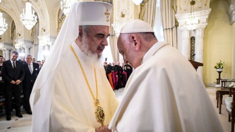 Daniel Ciobotea, Patriarch der rumänisch-orthodoxen Kirche, und Papst Franziskus / © Romano Siciliani (KNA)