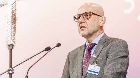 Daniel Kosch von der Römisch-Katholischen Zentralkonferenz der Schweiz lobt den Synodalen Weg  (SW)