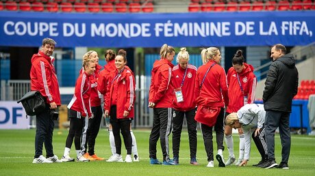 Das deutsche Team vor der Frauen-Fussball-WM / © Sebastian Gollnow (dpa)