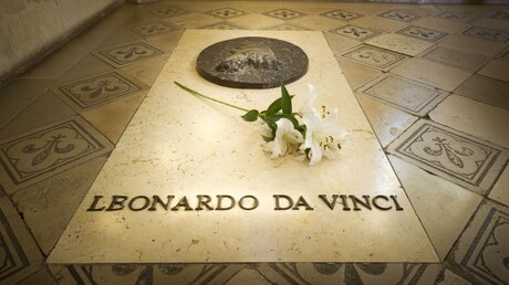 Das Grab von Leonardo da Vinci in der Schlosskapelle Saint Hubert / © Leonard de Serres (dpa)