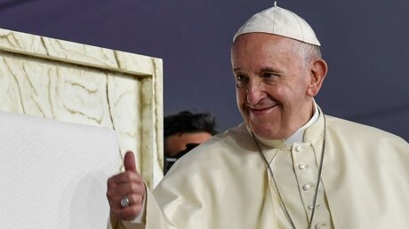 Daumen hoch: Papst Franziskus / © Vatican Media (KNA)