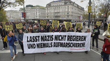 Demo gegen die Vereidigung von FPÖ-Burschenschaftlern im Parlament / © Herbert Pfarrhofer (dpa)