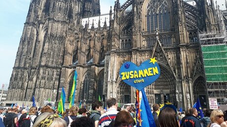 Demonstration vor dem Kölner Dom: "Ein Europa für Alle! Deine Stimme gegen Nationalismus!" (DR)
