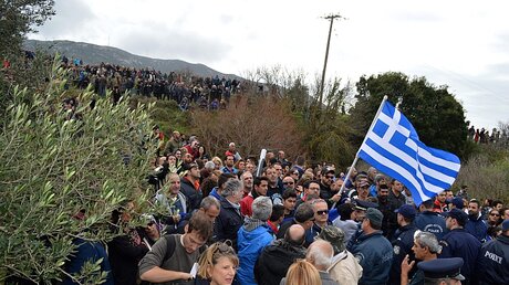 Wachsende Proteste der Griechen gegen Flüchtlingspolitik / © Yannis Kiaris (dpa)