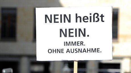 "Nein heißt Nein" - Reform des Sexualstrafrechts im Bundestag / © Oliver Mehlis (dpa)