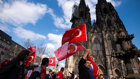 Türken demonstrieren in Köln / © Marius Becker (dpa)
