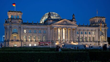 Der Bundestag am Wahlabend / © Monika Skolimowska (dpa)