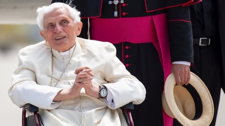 Der emeritierte Papst Benedikt XVI. / © Sven Hoppe/dpa/Pool (KNA)