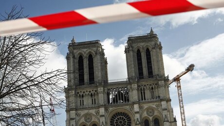 Die Arbeiten an Notre-Dame wurden wegen des Coronavirus unterbrochen / © Thibault Camus (dpa)