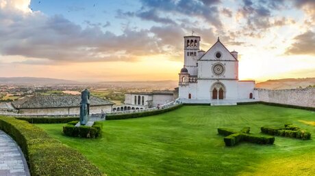 Die Basilika Papale di San Francesco in Assisi / © canadastock (shutterstock)