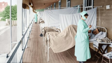 Die erste grosse Grippewelle des 20. Jahrhunderts war die Spanische Grippe / © akg-images GmbH (epd)