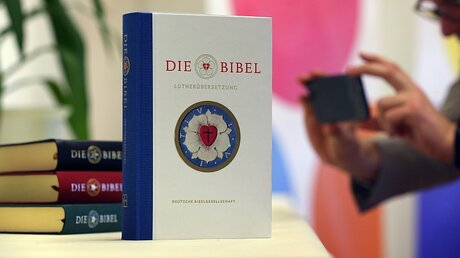 Neue Lutherbibel / © Karl-Josef Hildenbrand (dpa)